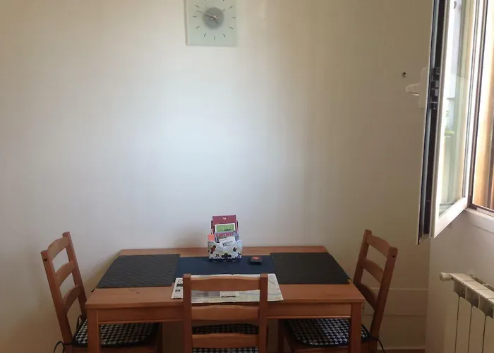 Airport Apartment *